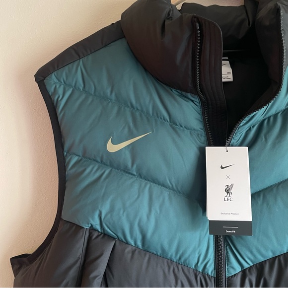Nike Liverpool FC Windrunner Men’s Down-Fill Vest‎ - Picture 5 of 12